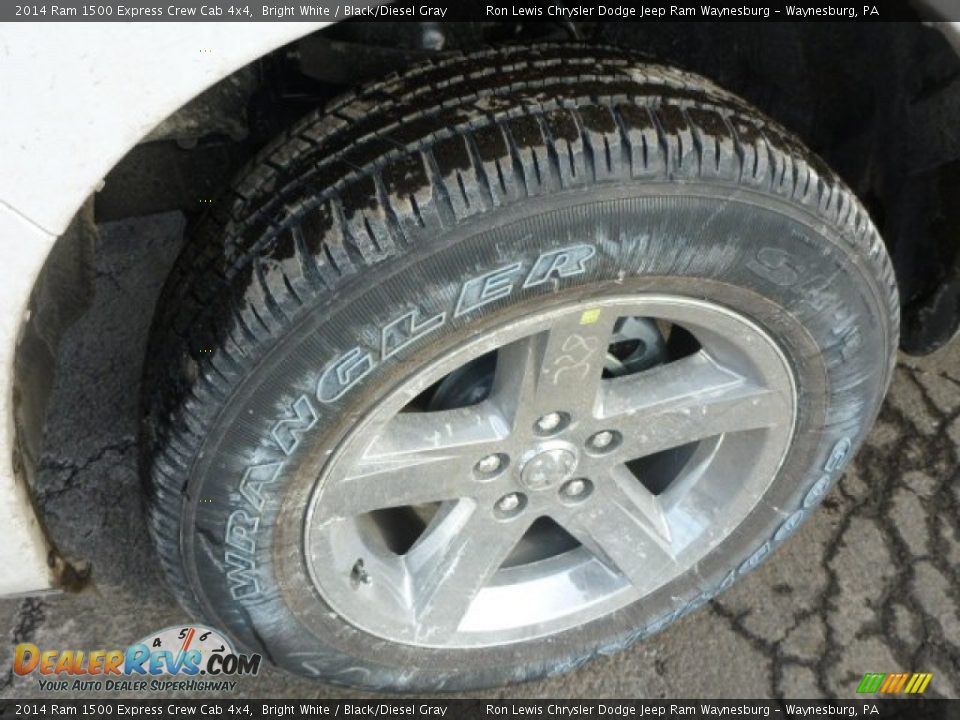 2014 Ram 1500 Express Crew Cab 4x4 Bright White / Black/Diesel Gray Photo #12