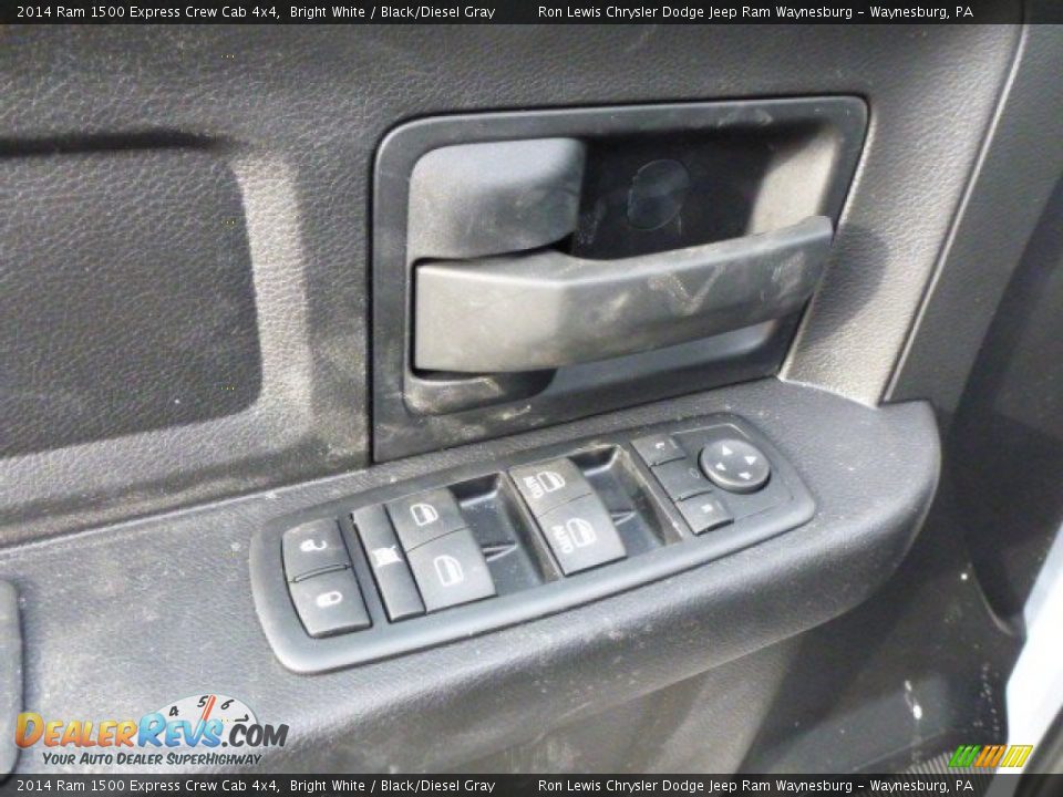 2014 Ram 1500 Express Crew Cab 4x4 Bright White / Black/Diesel Gray Photo #16