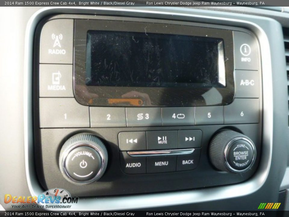 2014 Ram 1500 Express Crew Cab 4x4 Bright White / Black/Diesel Gray Photo #18