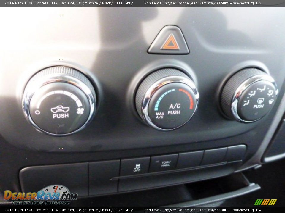 2014 Ram 1500 Express Crew Cab 4x4 Bright White / Black/Diesel Gray Photo #19