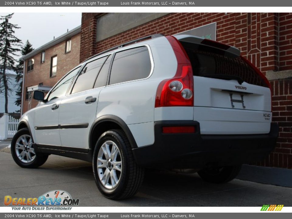 2004 Volvo XC90 T6 AWD Ice White / Taupe/Light Taupe Photo #3