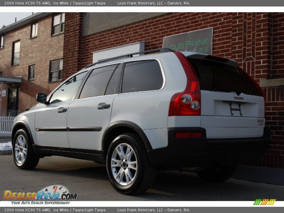 2004 Volvo XC90 T6 AWD Ice White / Taupe/Light Taupe Photo #11