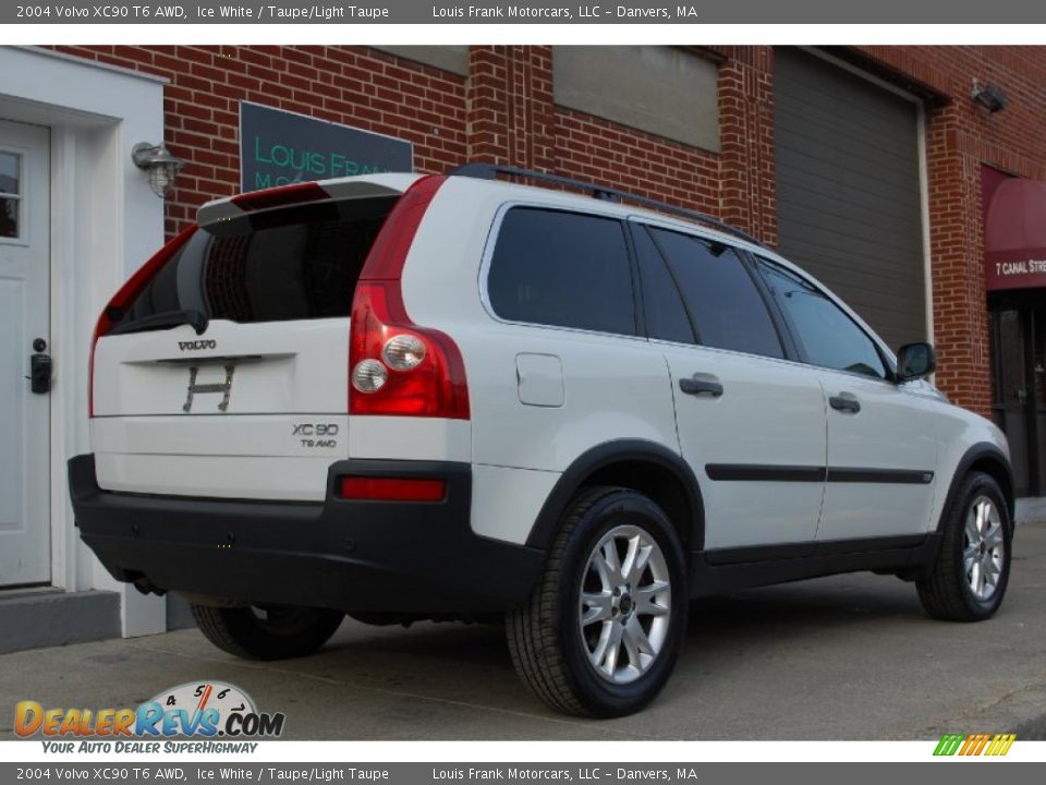 2004 Volvo XC90 T6 AWD Ice White / Taupe/Light Taupe Photo #12