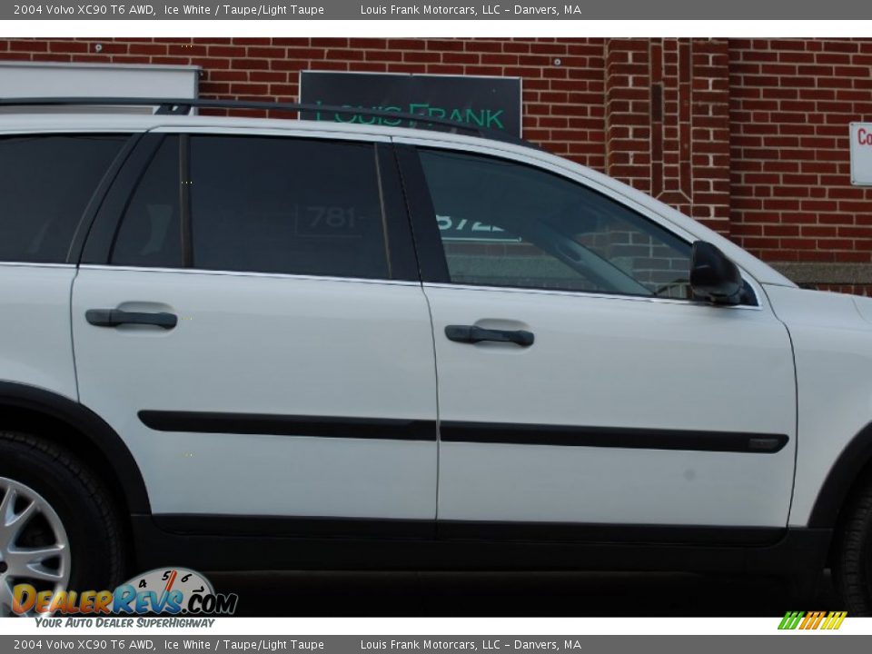 2004 Volvo XC90 T6 AWD Ice White / Taupe/Light Taupe Photo #20