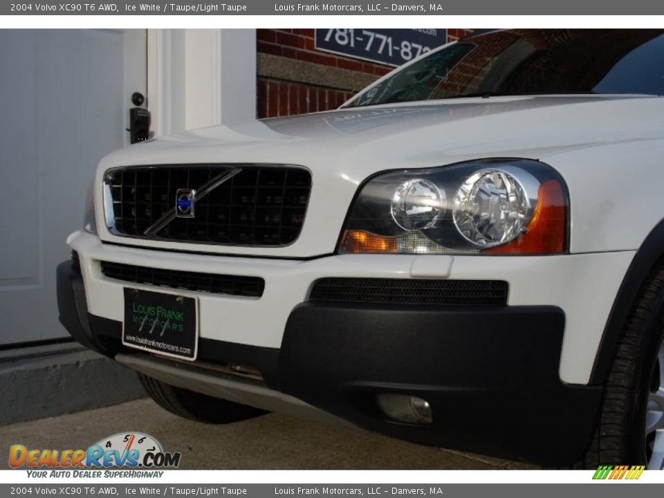 2004 Volvo XC90 T6 AWD Ice White / Taupe/Light Taupe Photo #23