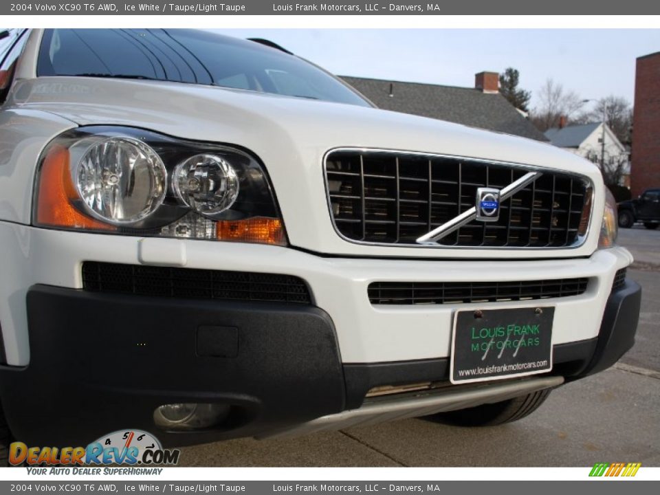 2004 Volvo XC90 T6 AWD Ice White / Taupe/Light Taupe Photo #25