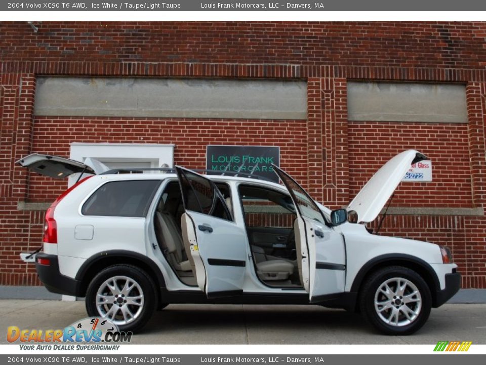 2004 Volvo XC90 T6 AWD Ice White / Taupe/Light Taupe Photo #36