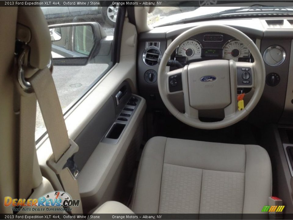 2013 Ford Expedition XLT 4x4 Oxford White / Stone Photo #10