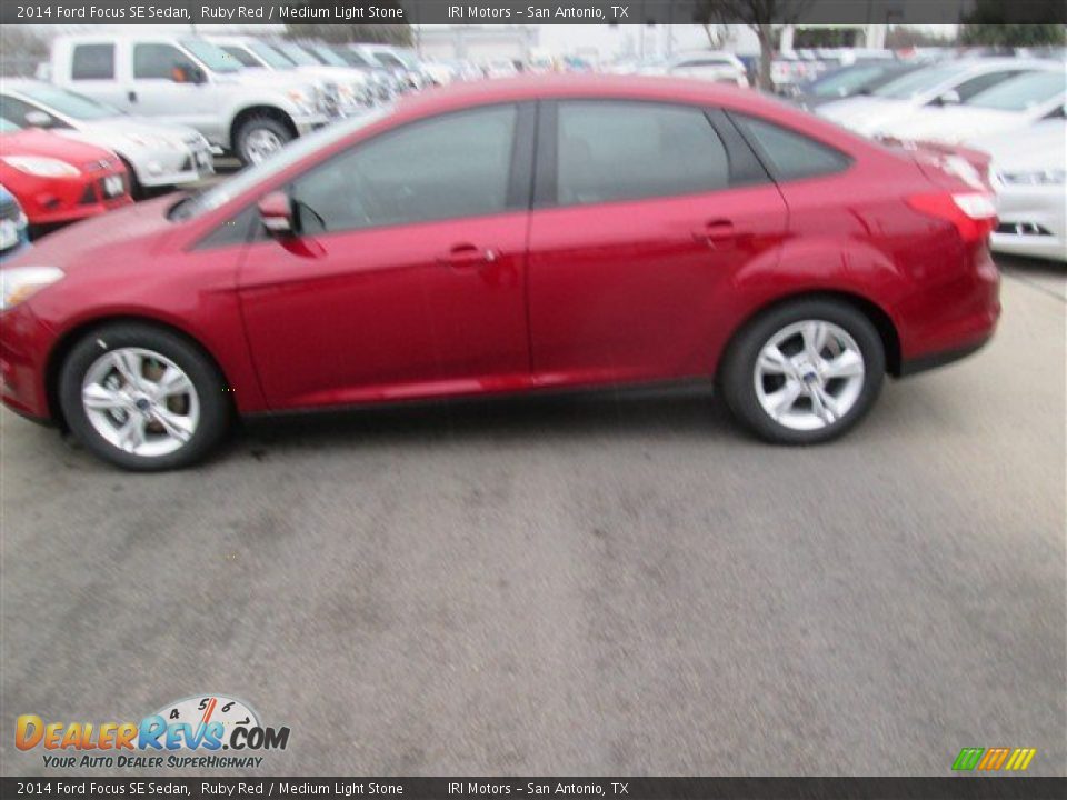 2014 Ford Focus SE Sedan Ruby Red / Medium Light Stone Photo #3
