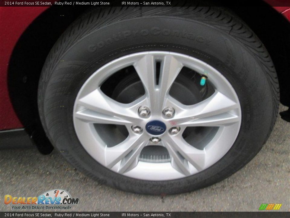 2014 Ford Focus SE Sedan Ruby Red / Medium Light Stone Photo #4