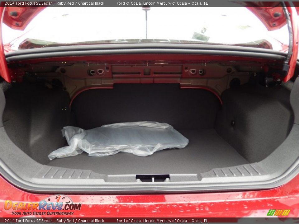 2014 Ford Focus SE Sedan Ruby Red / Charcoal Black Photo #5
