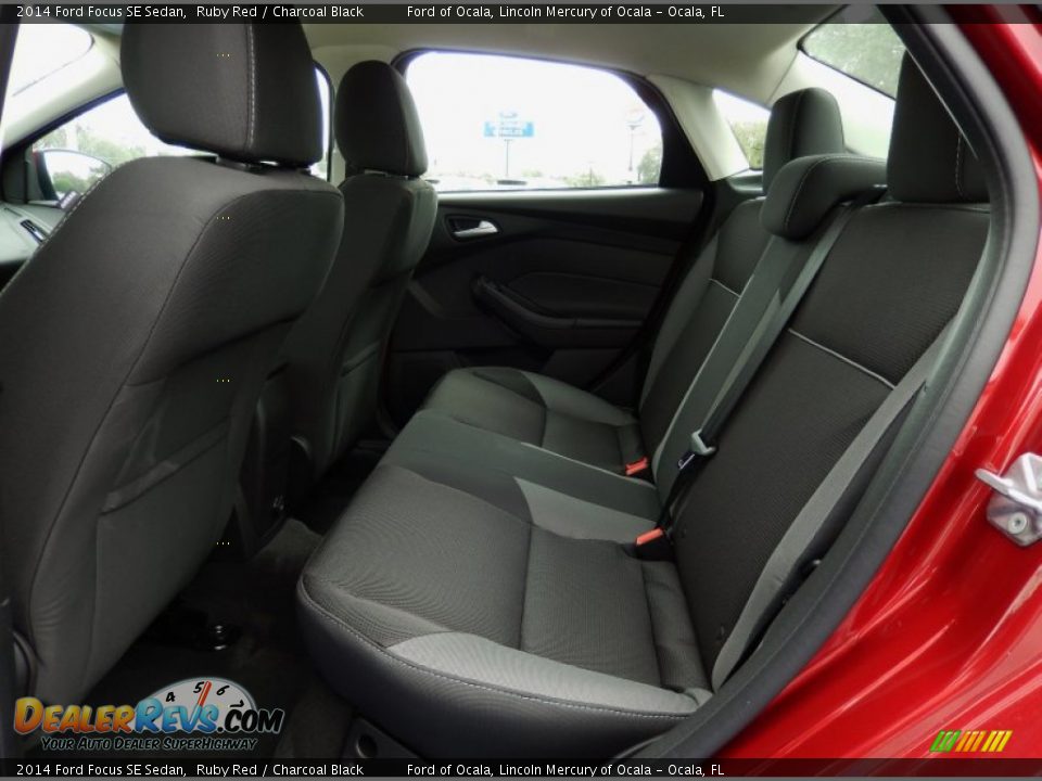 2014 Ford Focus SE Sedan Ruby Red / Charcoal Black Photo #7
