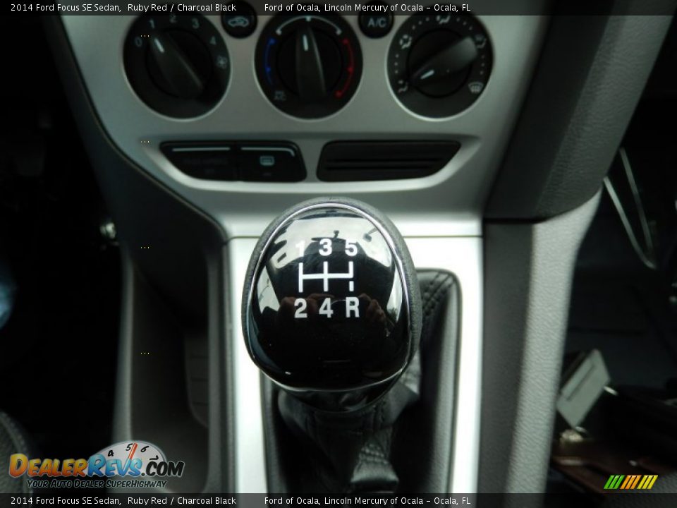 2014 Ford Focus SE Sedan Ruby Red / Charcoal Black Photo #11