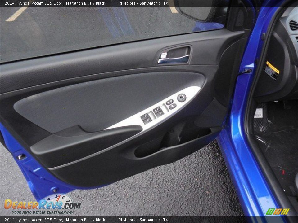 2014 Hyundai Accent SE 5 Door Marathon Blue / Black Photo #5