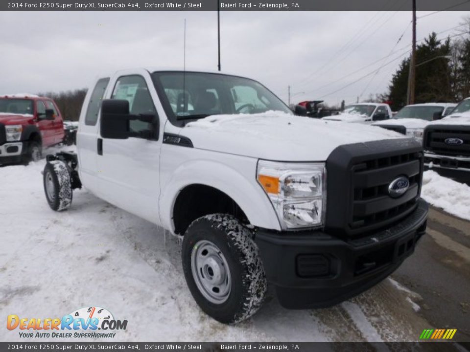 Front 3/4 View of 2014 Ford F250 Super Duty XL SuperCab 4x4 Photo #2