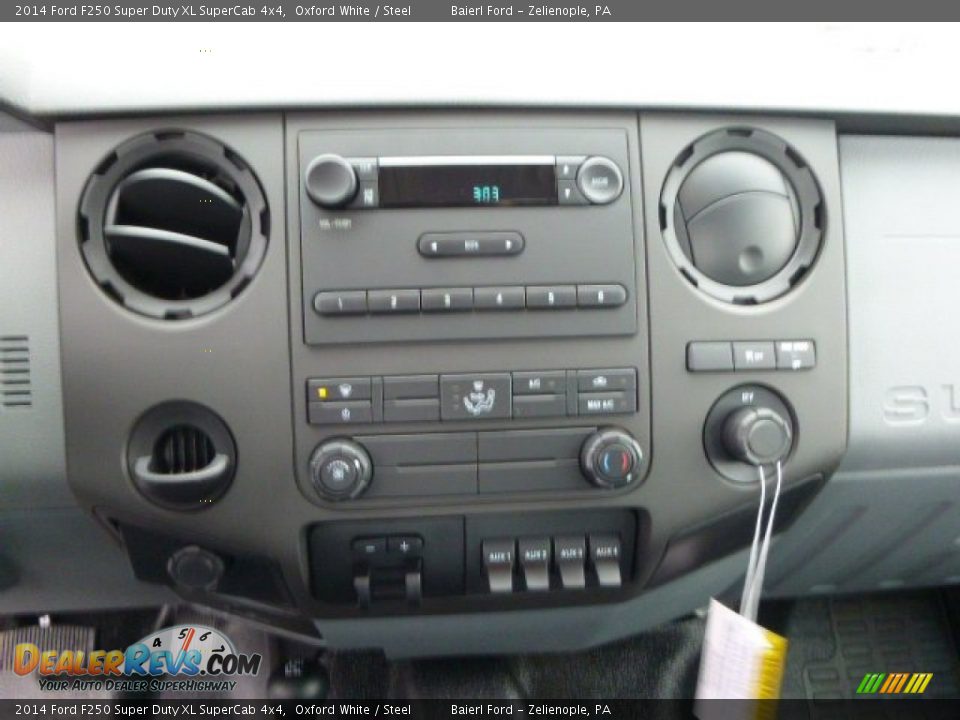 Controls of 2014 Ford F250 Super Duty XL SuperCab 4x4 Photo #16