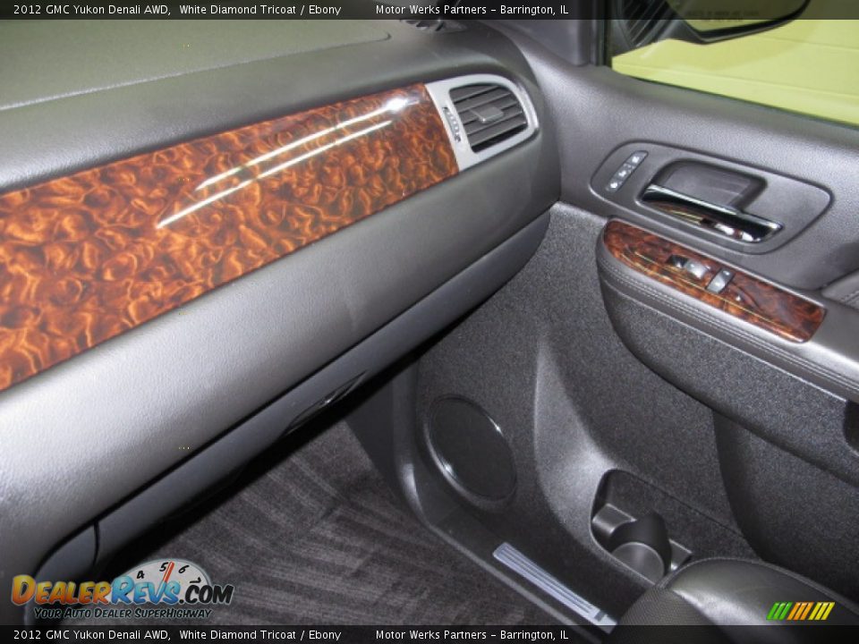 2012 GMC Yukon Denali AWD White Diamond Tricoat / Ebony Photo #28