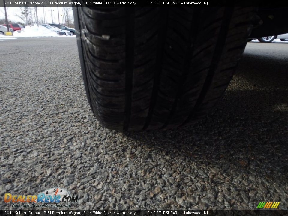 2011 Subaru Outback 2.5i Premium Wagon Satin White Pearl / Warm Ivory Photo #25
