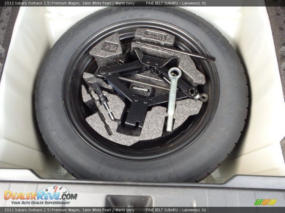 2011 Subaru Outback 2.5i Premium Wagon Satin White Pearl / Warm Ivory Photo #26