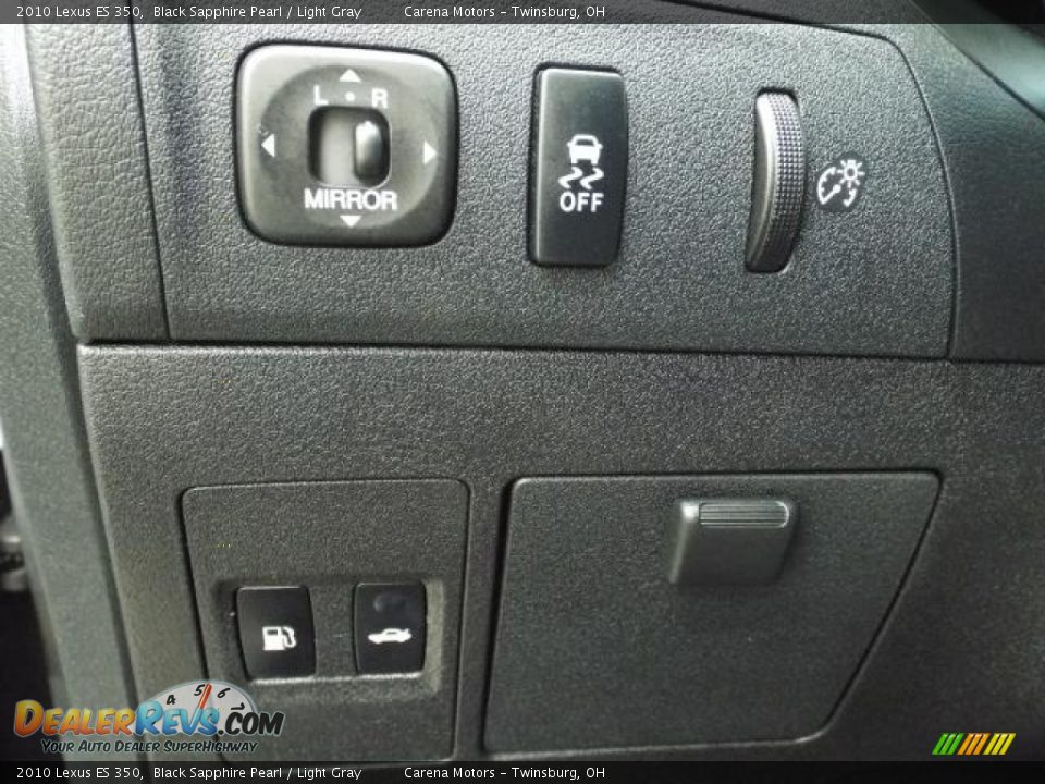 Controls of 2010 Lexus ES 350 Photo #27