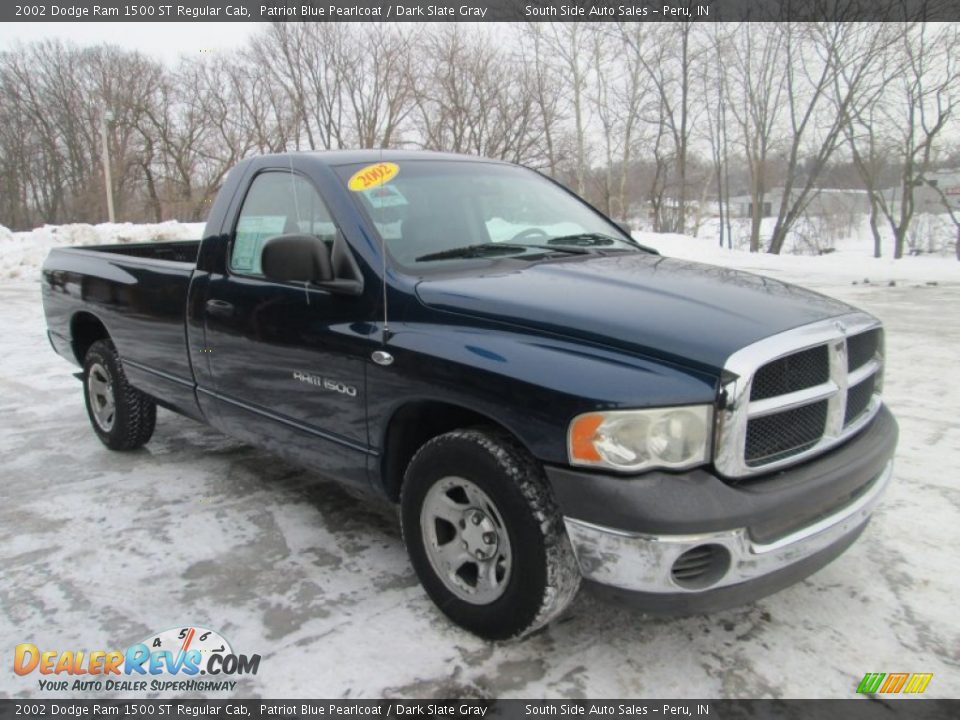 Front 3/4 View of 2002 Dodge Ram 1500 ST Regular Cab Photo #4