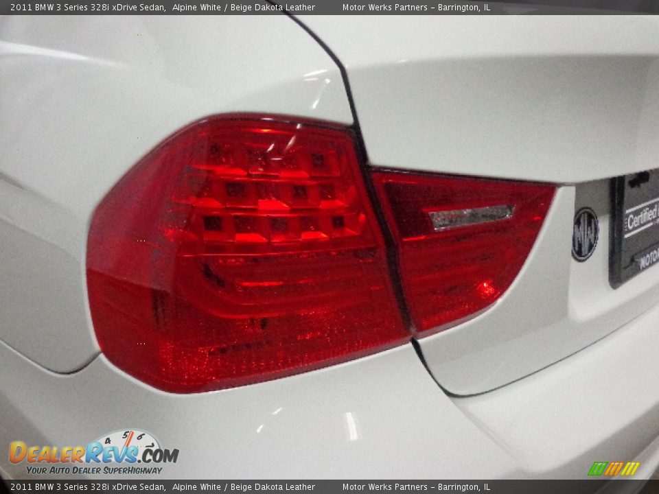 2011 BMW 3 Series 328i xDrive Sedan Alpine White / Beige Dakota Leather Photo #9