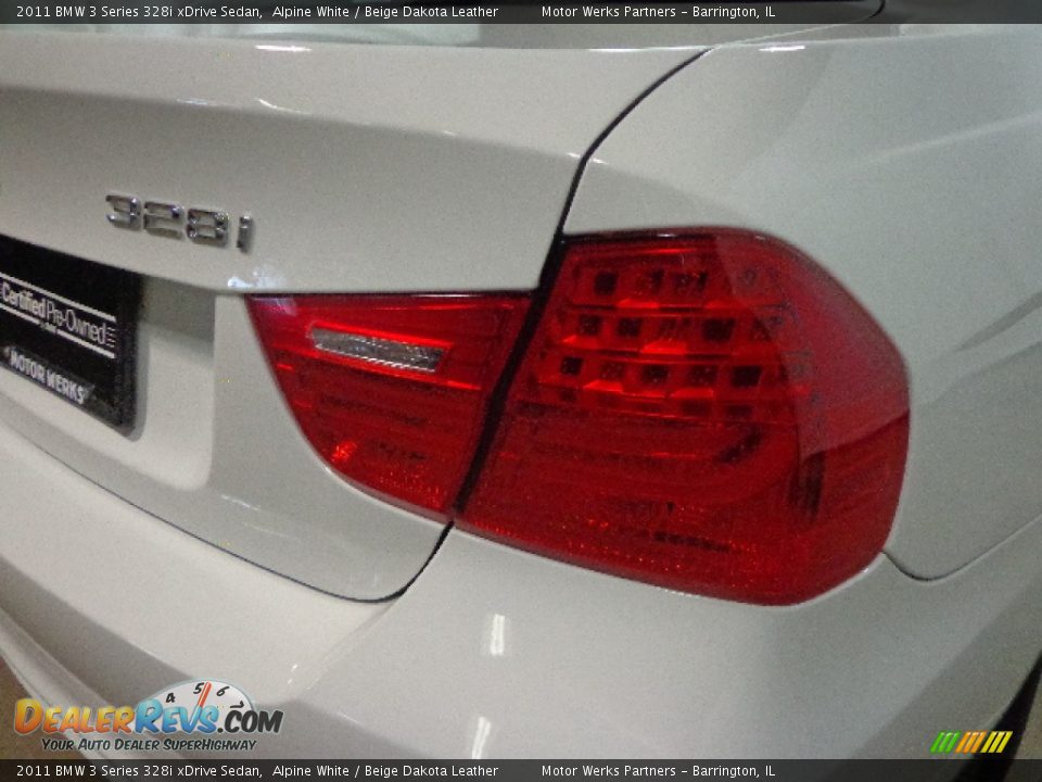 2011 BMW 3 Series 328i xDrive Sedan Alpine White / Beige Dakota Leather Photo #10