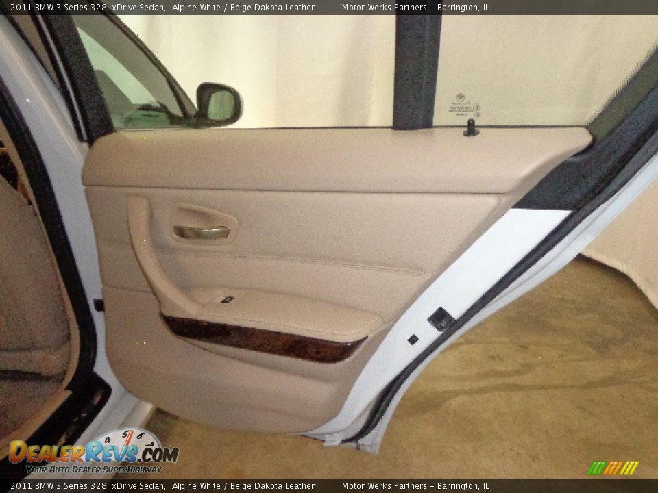 2011 BMW 3 Series 328i xDrive Sedan Alpine White / Beige Dakota Leather Photo #27
