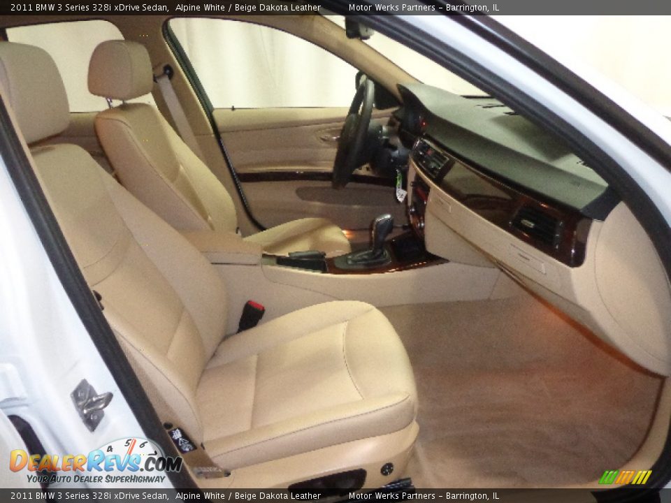2011 BMW 3 Series 328i xDrive Sedan Alpine White / Beige Dakota Leather Photo #29