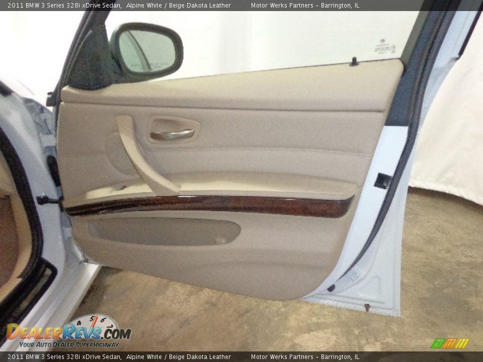 2011 BMW 3 Series 328i xDrive Sedan Alpine White / Beige Dakota Leather Photo #30