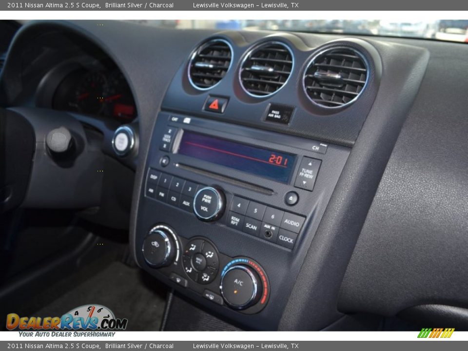 2011 Nissan Altima 2.5 S Coupe Brilliant Silver / Charcoal Photo #16