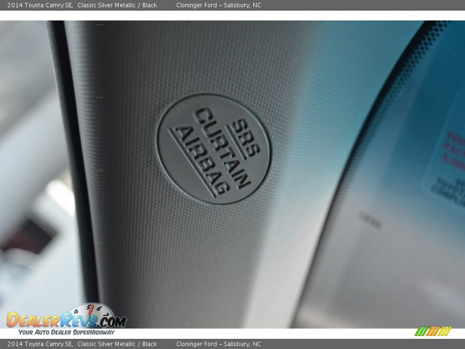 2014 Toyota Camry SE Classic Silver Metallic / Black Photo #21
