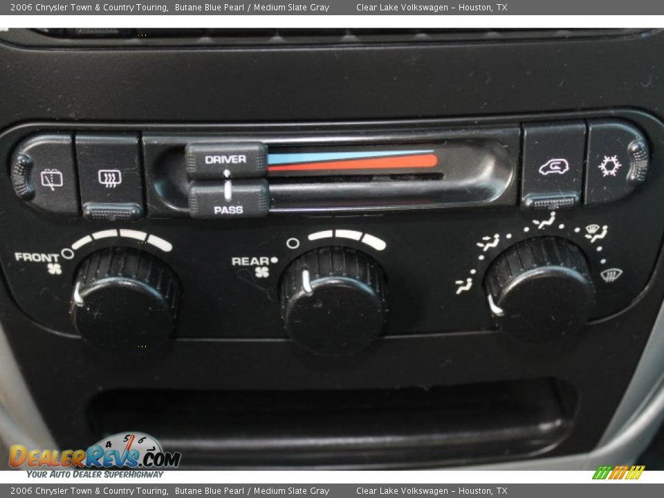 2006 Chrysler Town & Country Touring Butane Blue Pearl / Medium Slate Gray Photo #19