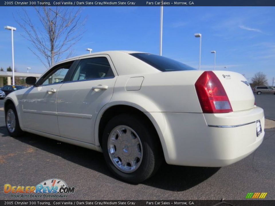 2005 Chrysler 300 Touring Cool Vanilla / Dark Slate Gray/Medium Slate Gray Photo #2
