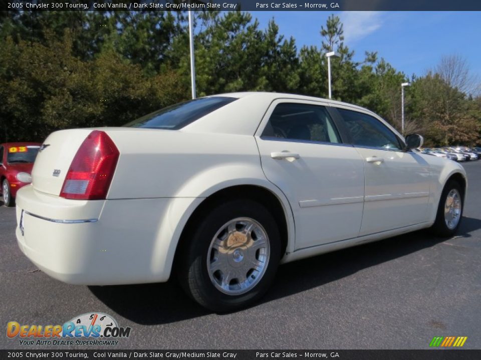 2005 Chrysler 300 Touring Cool Vanilla / Dark Slate Gray/Medium Slate Gray Photo #3