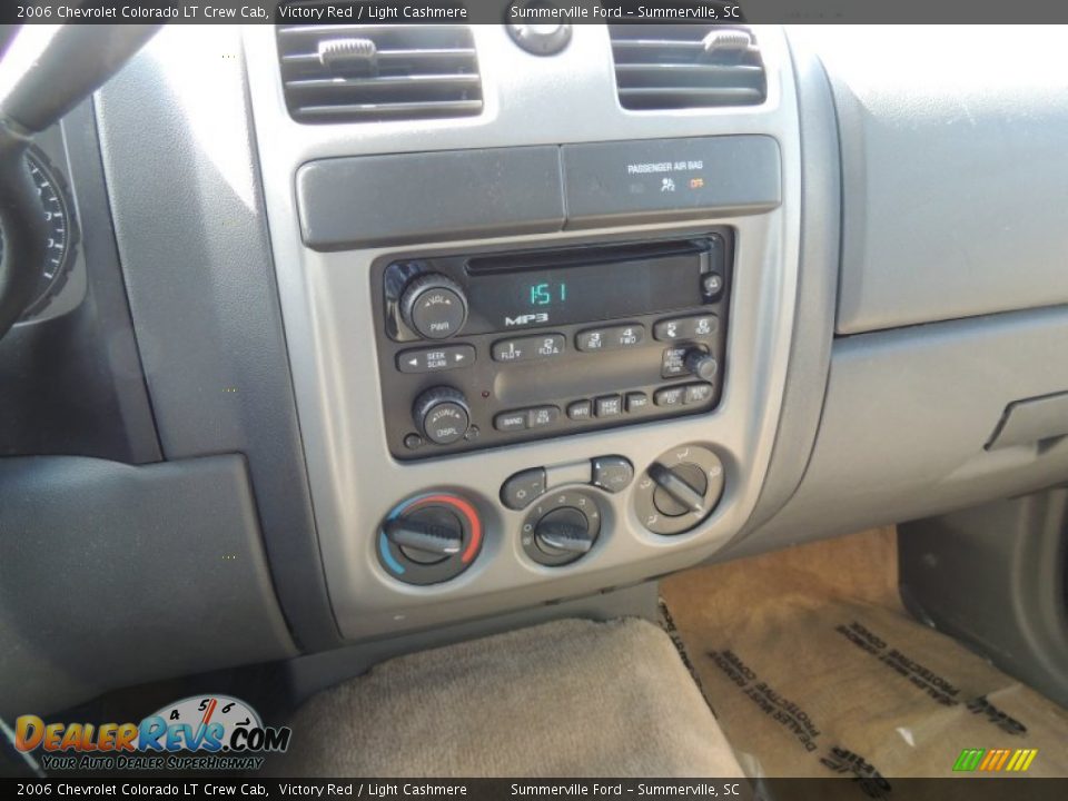 2006 Chevrolet Colorado LT Crew Cab Victory Red / Light Cashmere Photo #18
