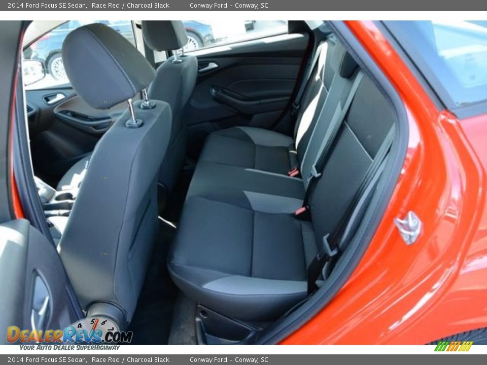 2014 Ford Focus SE Sedan Race Red / Charcoal Black Photo #11