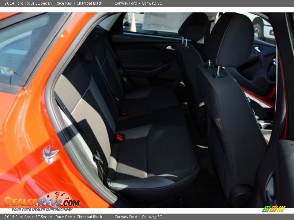 2014 Ford Focus SE Sedan Race Red / Charcoal Black Photo #15