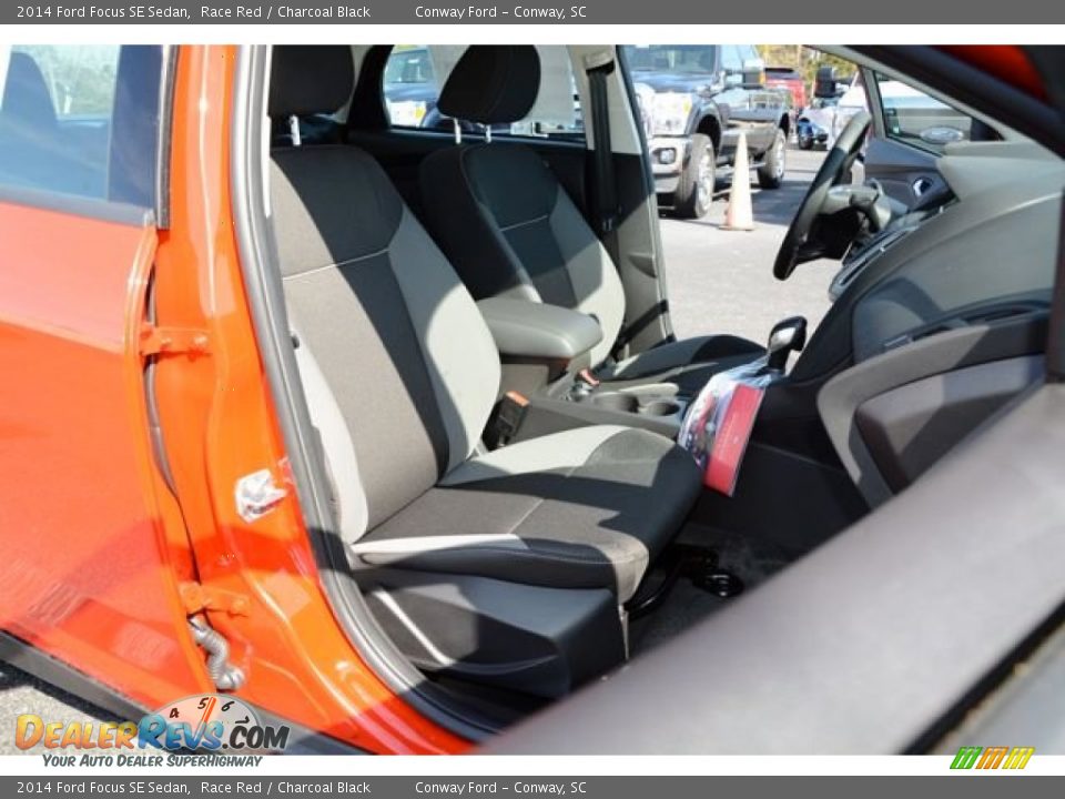 2014 Ford Focus SE Sedan Race Red / Charcoal Black Photo #16