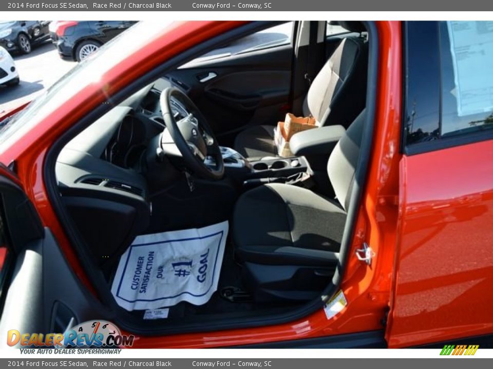 2014 Ford Focus SE Sedan Race Red / Charcoal Black Photo #18
