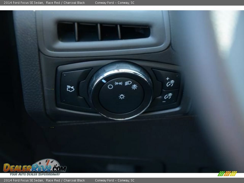 2014 Ford Focus SE Sedan Race Red / Charcoal Black Photo #21