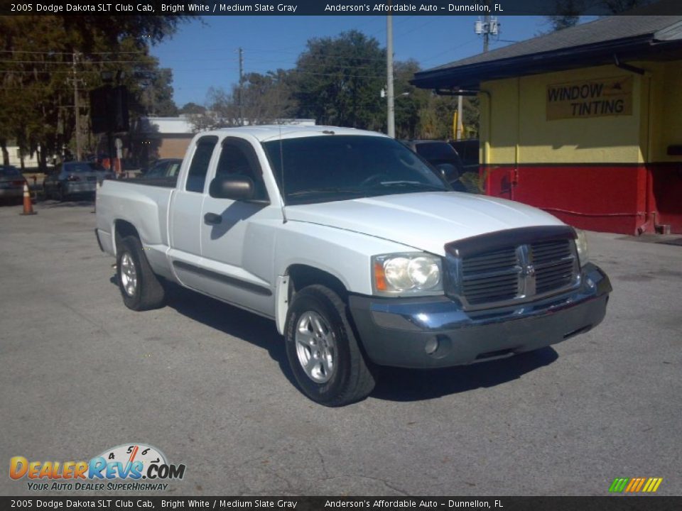 2005 Dodge Dakota SLT Club Cab Bright White / Medium Slate Gray Photo #1