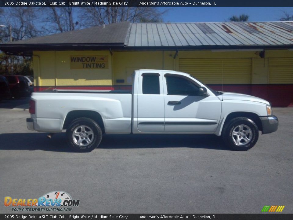 2005 Dodge Dakota SLT Club Cab Bright White / Medium Slate Gray Photo #2
