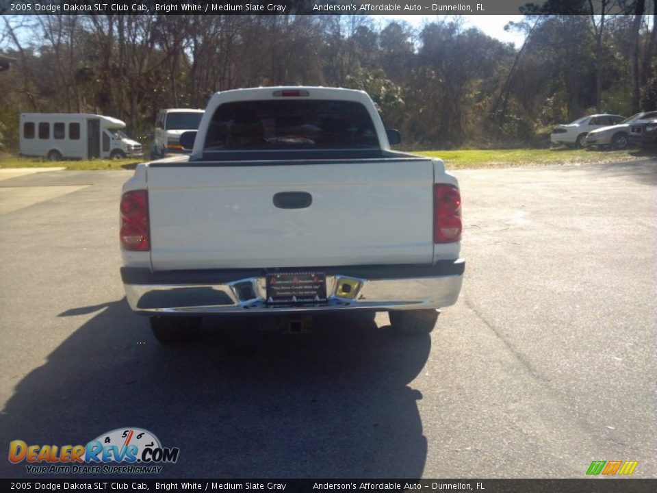 2005 Dodge Dakota SLT Club Cab Bright White / Medium Slate Gray Photo #4