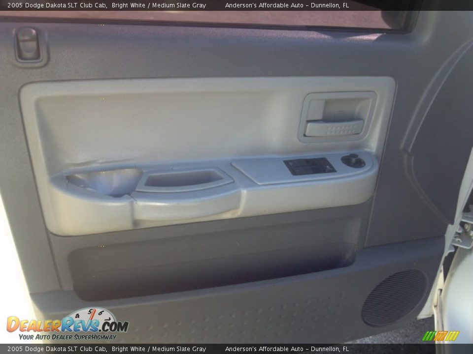 2005 Dodge Dakota SLT Club Cab Bright White / Medium Slate Gray Photo #9