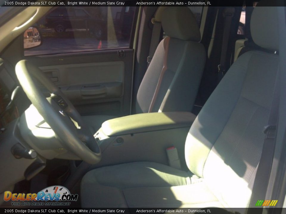 2005 Dodge Dakota SLT Club Cab Bright White / Medium Slate Gray Photo #10