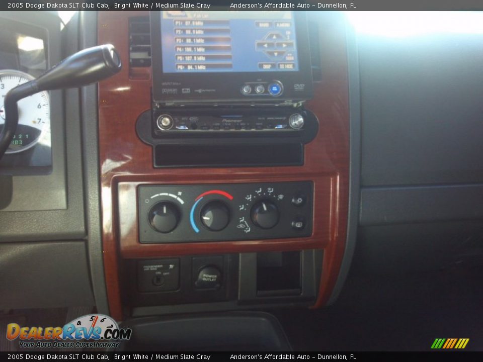 2005 Dodge Dakota SLT Club Cab Bright White / Medium Slate Gray Photo #15
