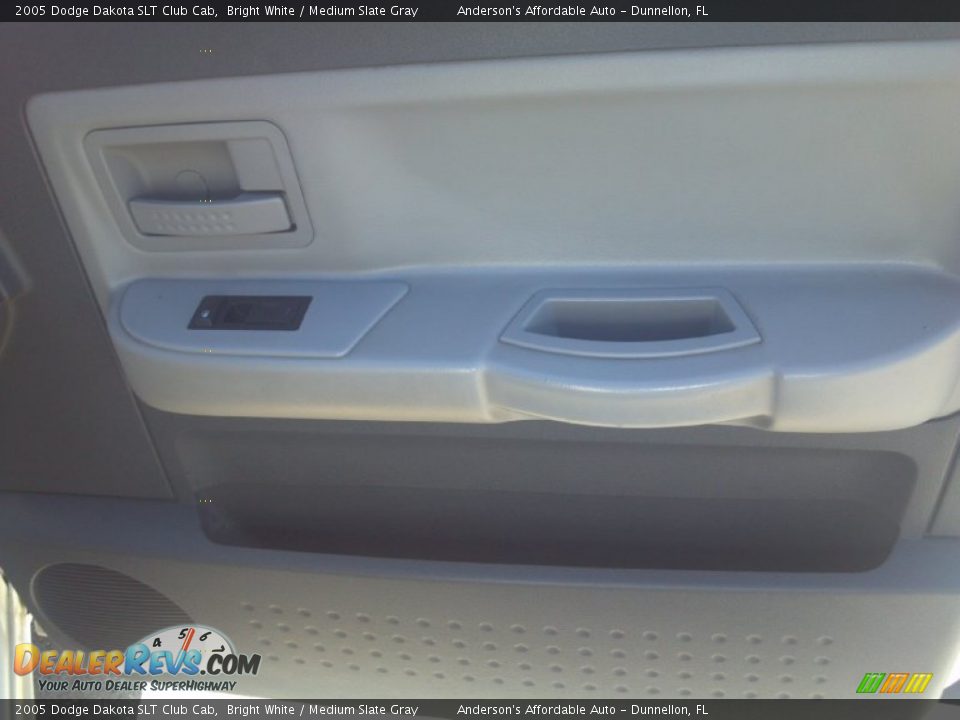 2005 Dodge Dakota SLT Club Cab Bright White / Medium Slate Gray Photo #19