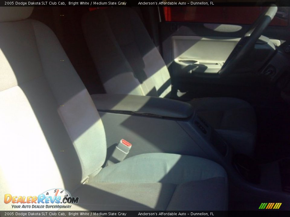 2005 Dodge Dakota SLT Club Cab Bright White / Medium Slate Gray Photo #20