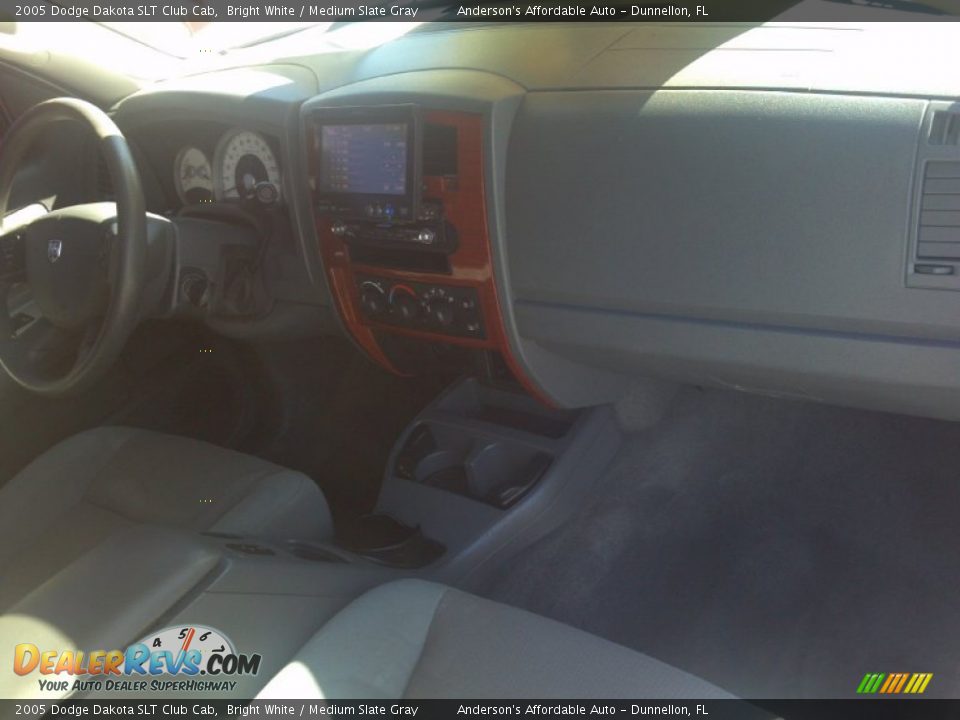 2005 Dodge Dakota SLT Club Cab Bright White / Medium Slate Gray Photo #21